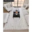 Denne produkten heter Rabbit Zen, laget av Polyester materiale med en vakker Offwhite farge – SE Mattor