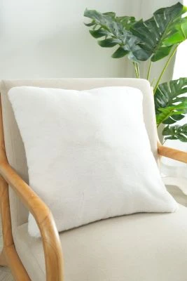 Denne produkten heter Cat, laget av Polyester materiale med en vakker Offwhite farge – SE Mattor