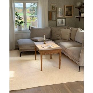 Denne produkten heter Molly, laget av 80% Ull & 20% Bomull materiale med en vakker Offwhite farge – SE Mattor