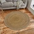 Denne produkten heter Candace Fläta, laget av Jute materiale med en vakker Natur farge – SE Mattor
