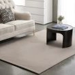 Denne produkten heter Cat, laget av Polyester materiale med en vakker Taupe farge – SE Mattor