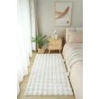 Denne produkten heter Rabbit Bubble, laget av Polyester materiale med en vakker Offwhite farge – SE Mattor