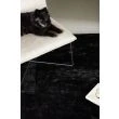 Denne produkten heter Elton, laget av Polyester materiale med en vakker Svart farge – SE Mattor