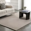Denne produkten heter Cat, laget av Polyester materiale med en vakker Taupe farge – SE Mattor