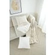 Denne produkten heter Cat, laget av Polyester materiale med en vakker Beige farge – SE Mattor