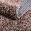 Denne produkten heter Lazy, laget av Polypropylen materiale med en vakker Greige farge – SE Mattor