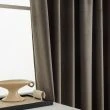Denne produkten heter Mathilde, laget av Polyester materiale med en vakker Taupe farge – SE Mattor