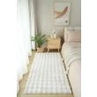 Denne produkten heter Rabbit Bubble, laget av Polyester materiale med en vakker Offwhite farge – SE Mattor
