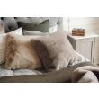 Denne produkten heter Rabbit, laget av Polyester materiale med en vakker Taupe farge – SE Mattor