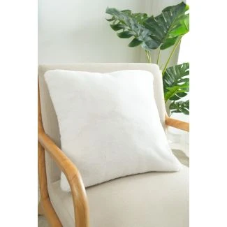 Denne produkten heter Cat, laget av Polyester materiale med en vakker Offwhite farge – SE Mattor