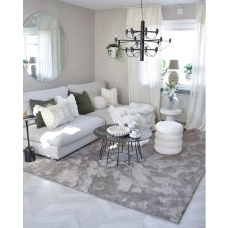 Denne produkten heter Fluffy, laget av Polyester materiale med en vakker Taupe farge – SE Mattor