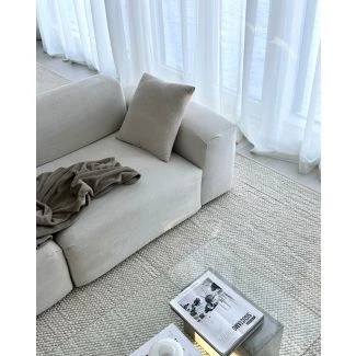 Denne produkten heter Haga, laget av 80% Ull & 20% Bomull materiale med en vakker Offwhite farge – SE Mattor