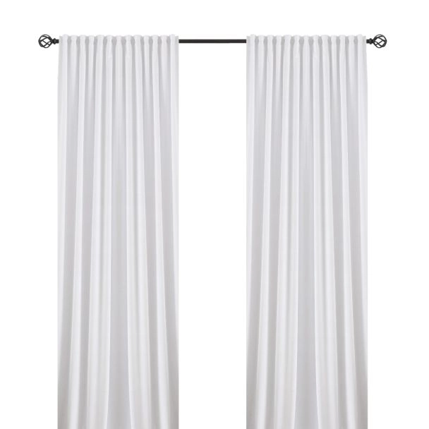 Denne produkten heter Mathilde, laget av Polyester materiale med en vakker Hvit farge – SE Mattor