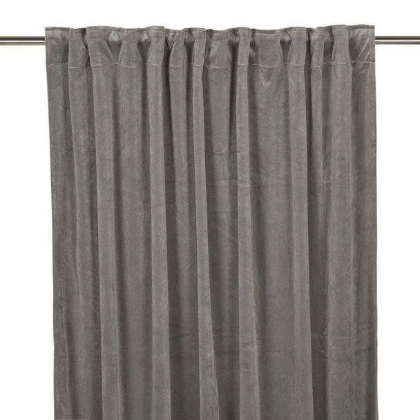 Denne produkten heter Velvet, laget av Polyester materiale med en vakker Grå farge – SE Mattor