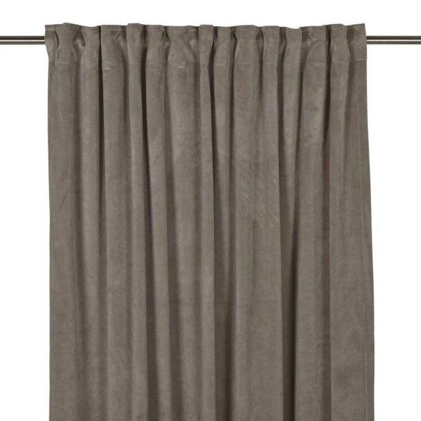 Denne produkten heter Velvet, laget av Polyester materiale med en vakker Lin farge – SE Mattor